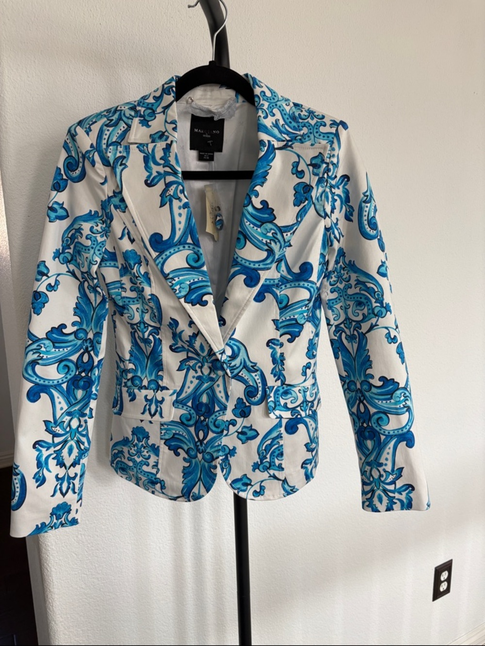 Guess by Marciano White Blazer with Blue Paisley Print - Picture 2 of 8